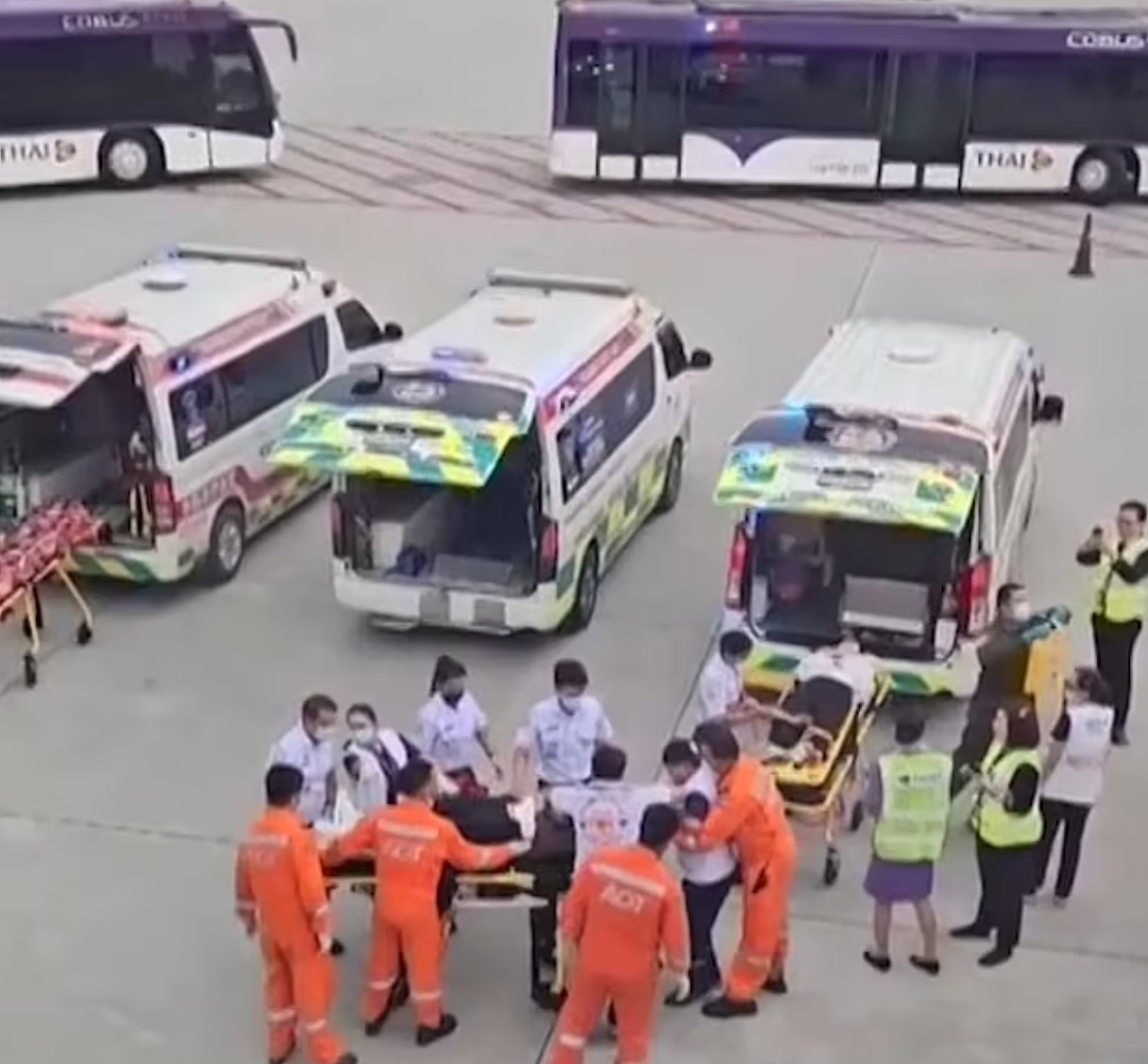 “机舱内都是血，头部撕裂，耳朵流血”！已证实1死，70多人伤，惊险致命航班，有23名新西兰人（组图） - 17