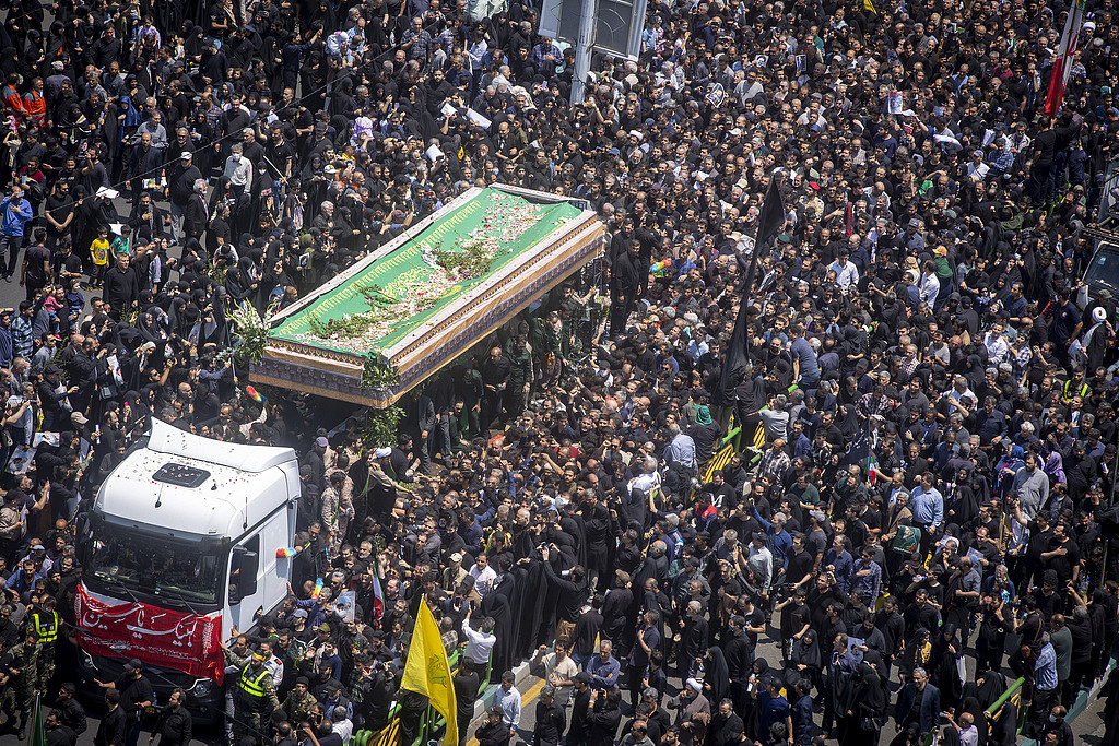 伊朗为莱希等坠机遇难者举行葬礼：约60个国家元首或代表出席（组图） - 6