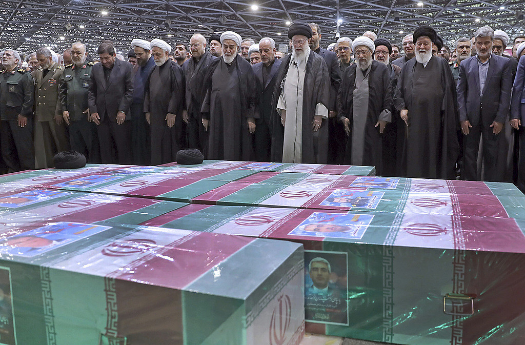 伊朗为莱希等坠机遇难者举行葬礼：约60个国家元首或代表出席（组图） - 2