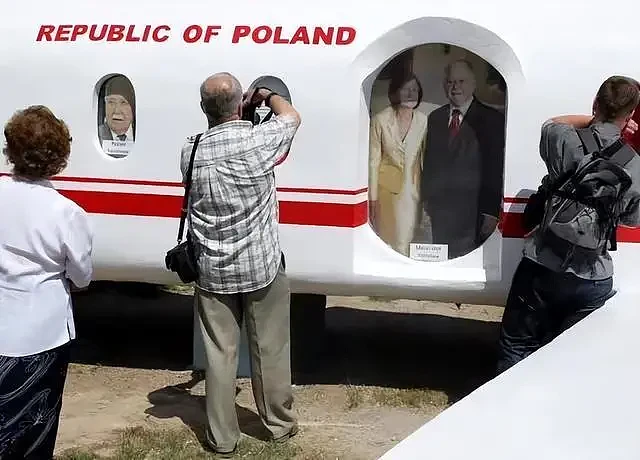 2010年，波兰总统专机坠毁于俄罗斯，88位国家高层一天内全部团灭（组图） - 15