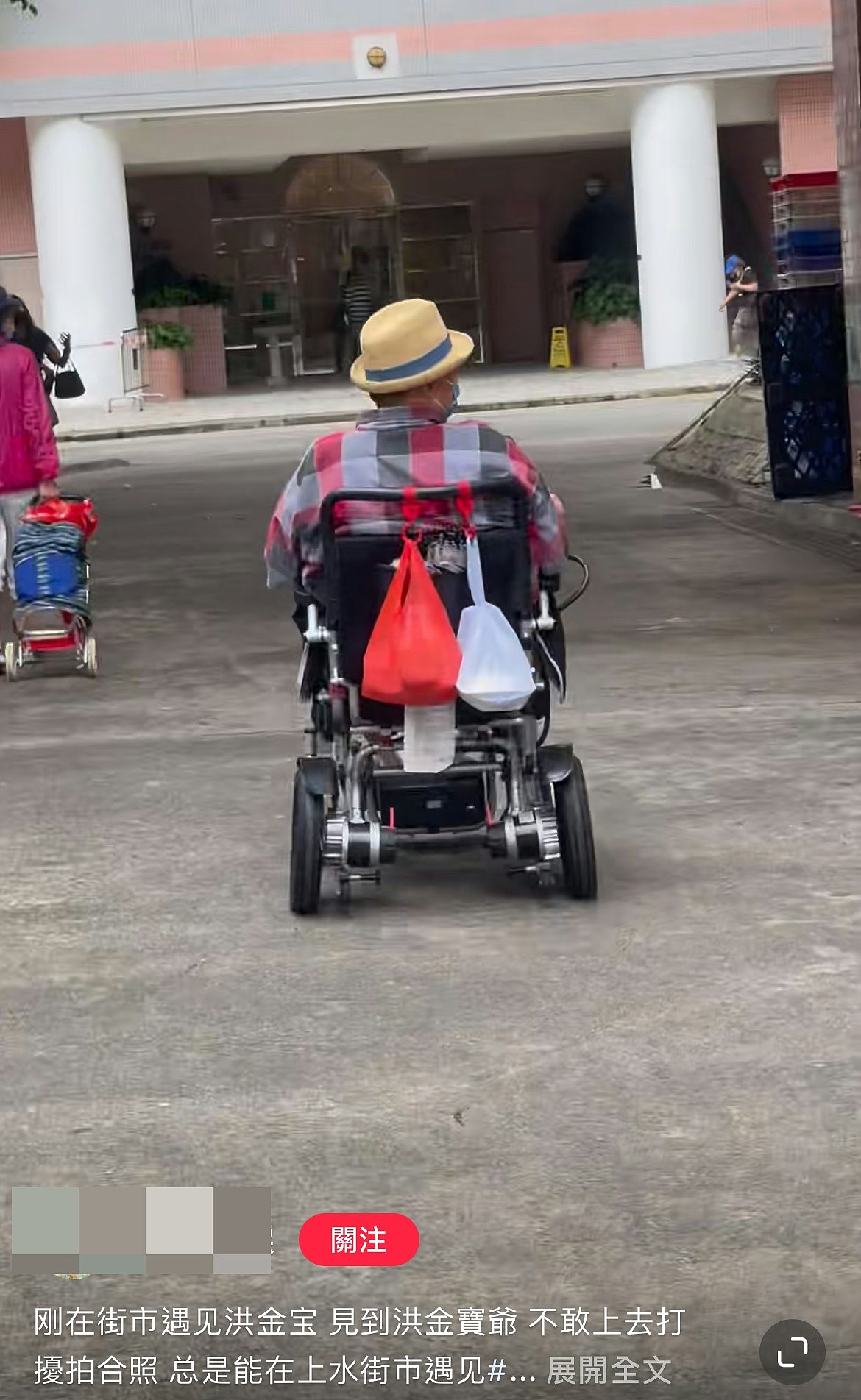 72岁影坛大哥独自坐轮椅上水买菜，半退休生活自得其乐（组图） - 5