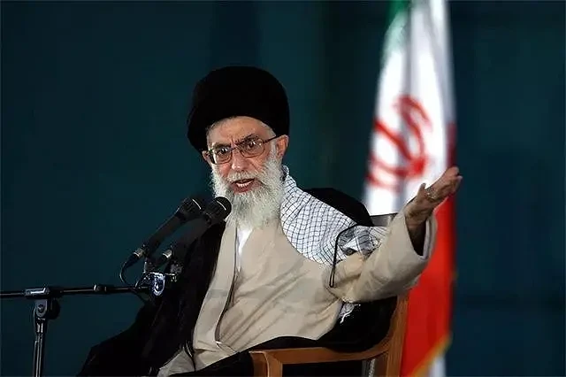“伊朗教父”哈梅内伊：凌驾于总统之上，靠什么执掌伊朗35年？（组图） - 13