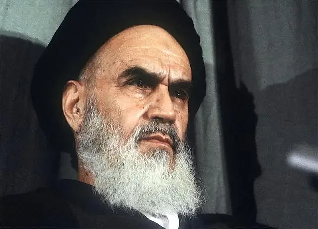 “伊朗教父”哈梅内伊：凌驾于总统之上，靠什么执掌伊朗35年？（组图） - 7