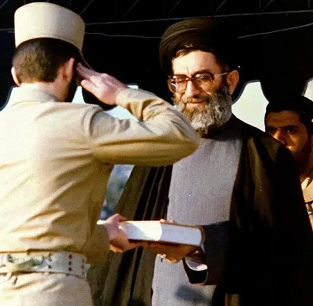“伊朗教父”哈梅内伊：凌驾于总统之上，靠什么执掌伊朗35年？（组图） - 8