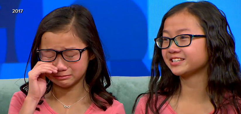 一见面眼泪就忍不住了！中国双胞胎姐妹被两个美国家庭收养，10年后重逢现场所有人都哭了（组图） - 4