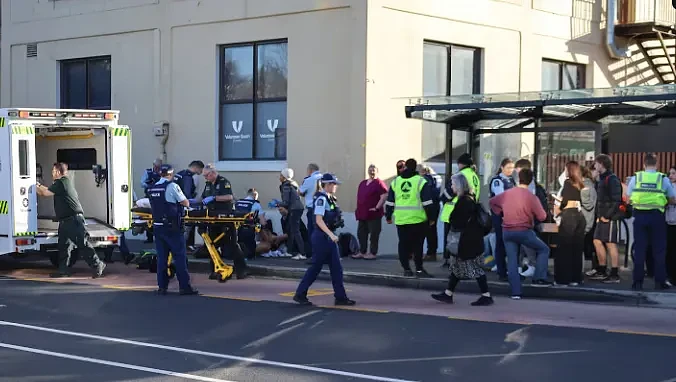 新西兰华人餐厅“酒瓶伤人案”判决引发舆论；16岁男孩被刺身亡！南岛公车站突发恶性事件...（组图） - 13