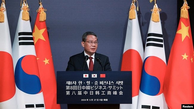 中日韩三边峰会：李强赞扬三国关系的“重启”，朝鲜谴责半岛无核化的呼吁（图） - 1
