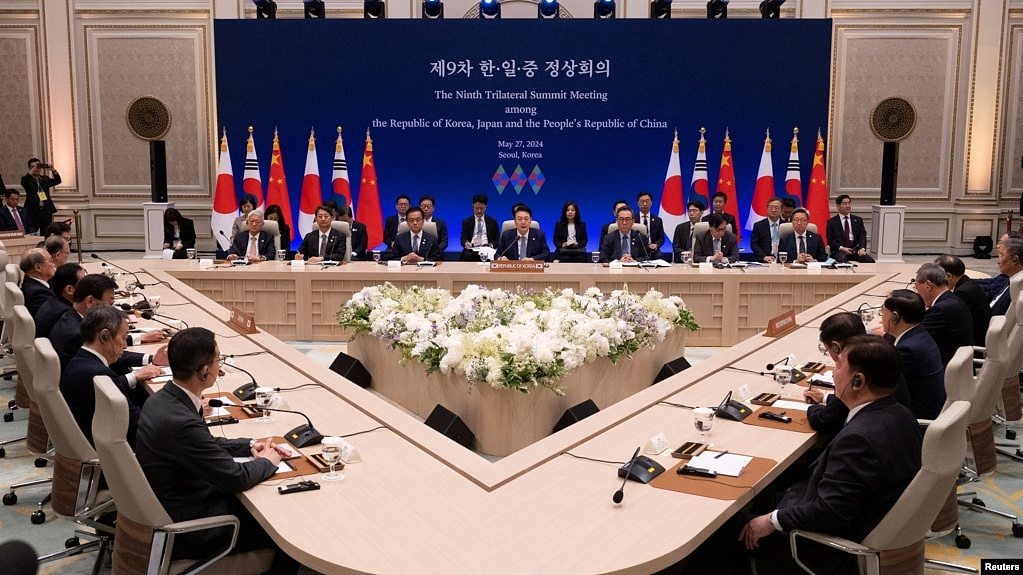 中日韩峰会举行，韩日在美中之间平衡避险（图） - 1