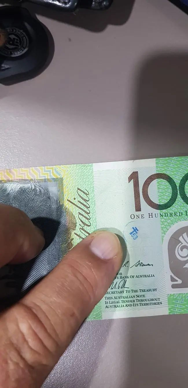 出境游注意啦！澳洲钞票上的神秘印记，导致海外兑换被拒收（组图） - 2