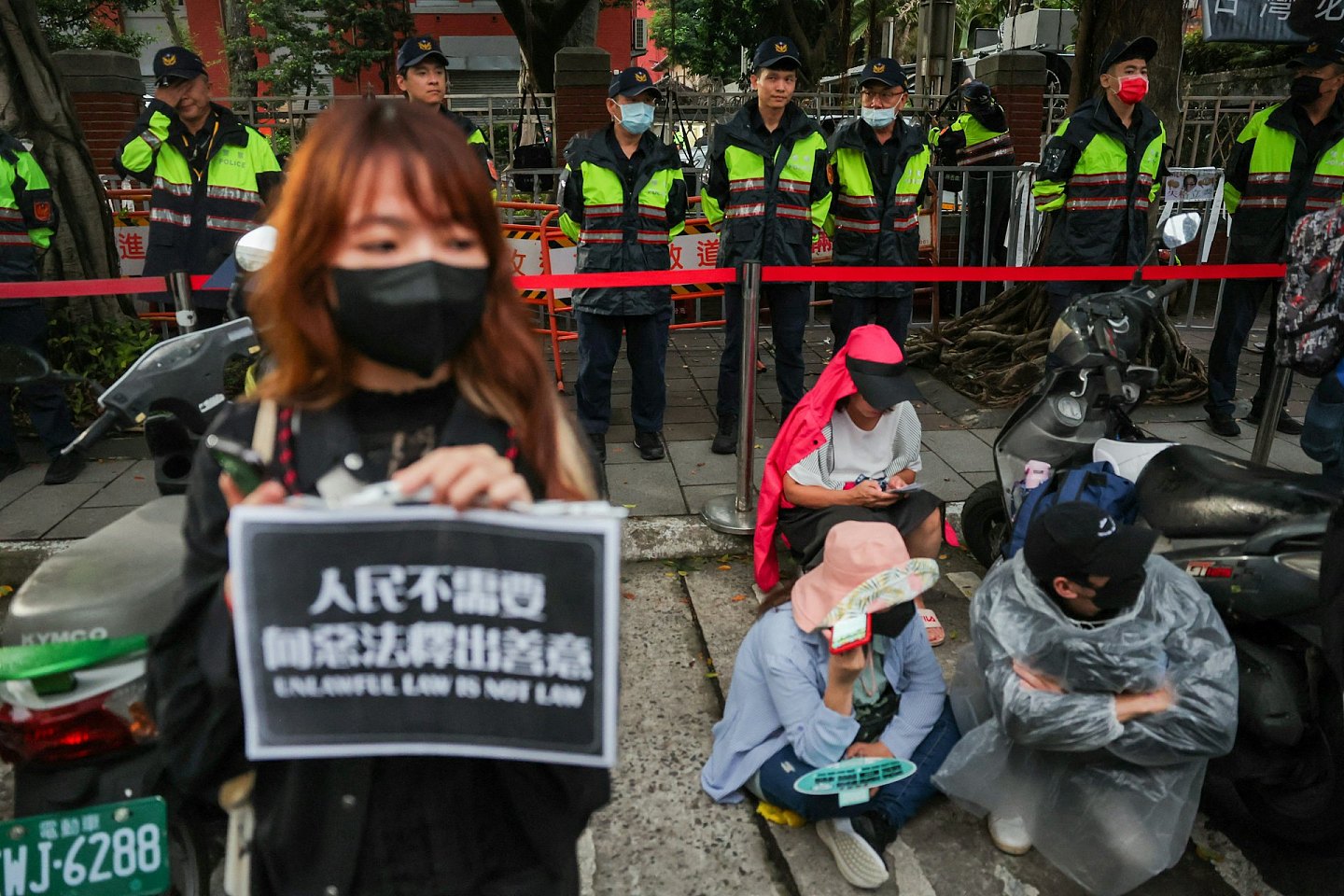 台湾立法院三读通过增列“藐视国会罪”，7万民众再夜围议会反扩权（组图） - 5