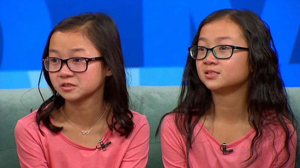 中国双胞胎姐妹遭遗弃，被2个美国家庭分别收养！10年后团聚，人生轨迹竟惊人相似（组图） - 9