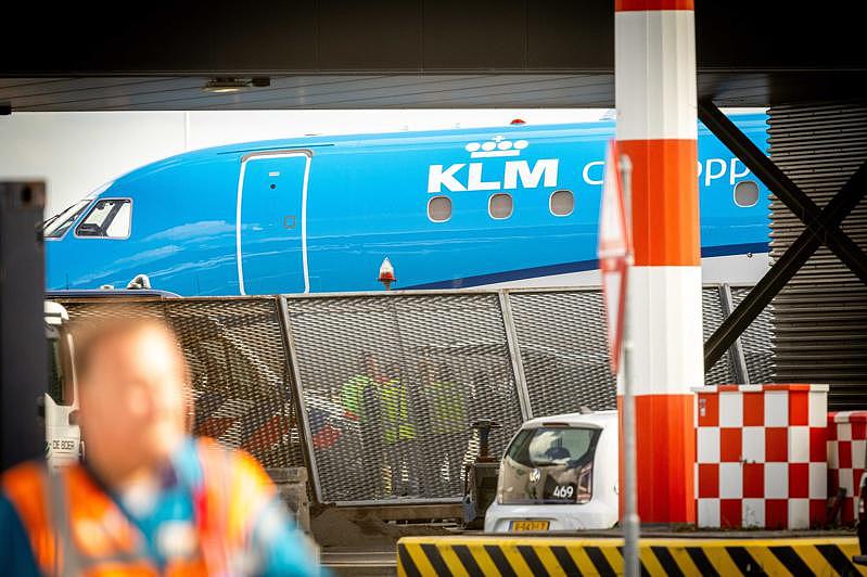 荷兰机场1人被卷入飞机引擎亡，目击者称听到地狱般噪音（图） - 1