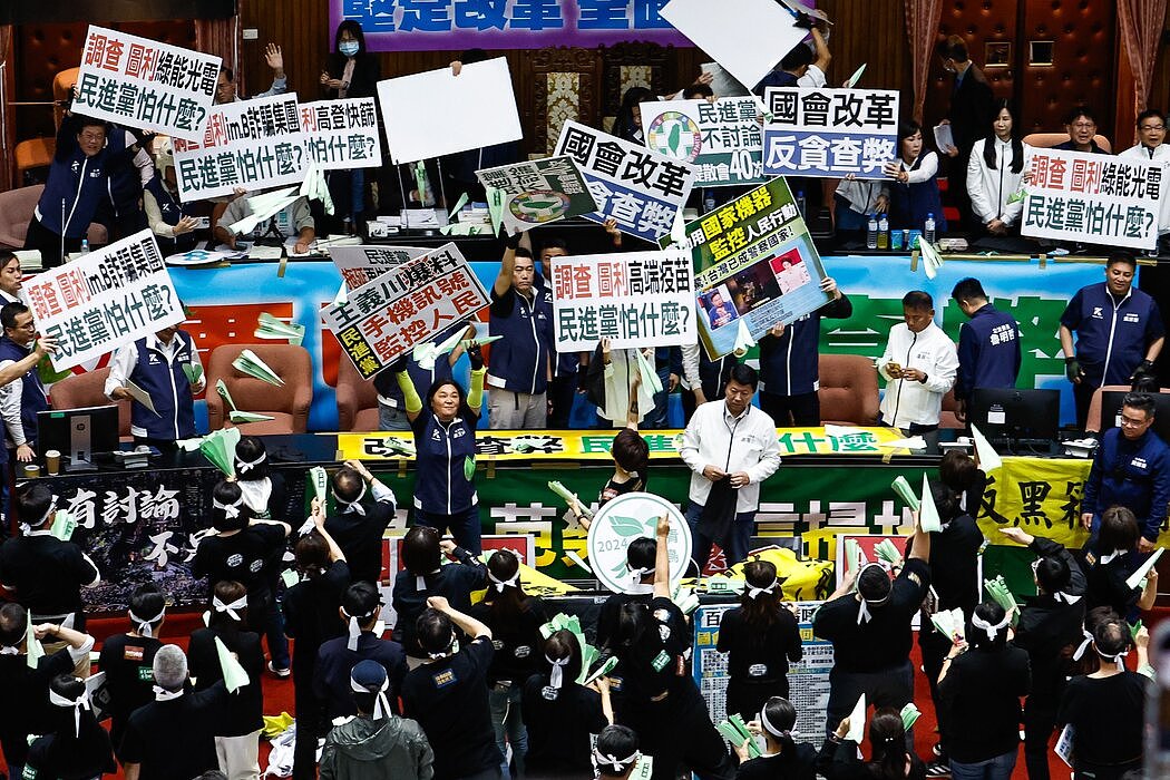 纽时：立法院打架、数万人街头抗议：台湾政治怎么了（组图） - 3