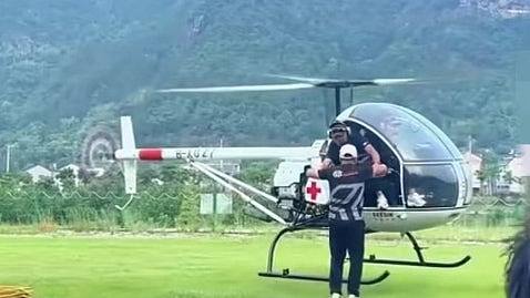 中国红十字直升机为网红送烤全羊！称“私人飞机”遭呛：信用破产（组图） - 1