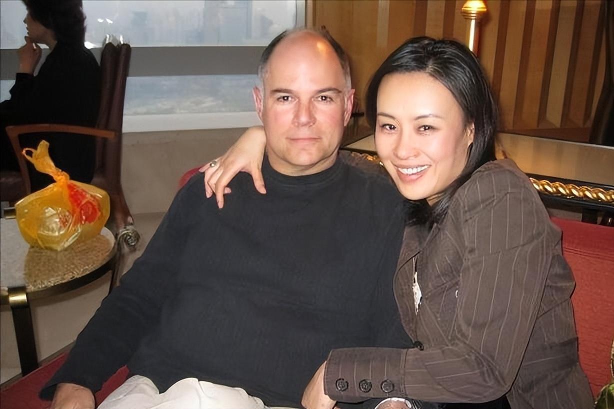 她是最性感的华裔女星，20岁孤身闯好莱坞，10年后嫁美国秃头导演（组图） - 9