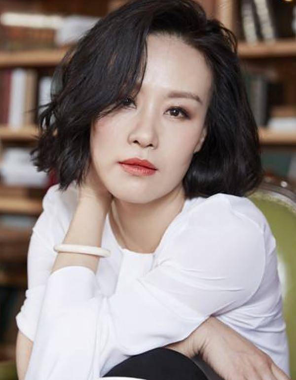 她是最性感的华裔女星，20岁孤身闯好莱坞，10年后嫁美国秃头导演（组图） - 14