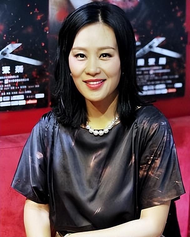 她是最性感的华裔女星，20岁孤身闯好莱坞，10年后嫁美国秃头导演（组图） - 26