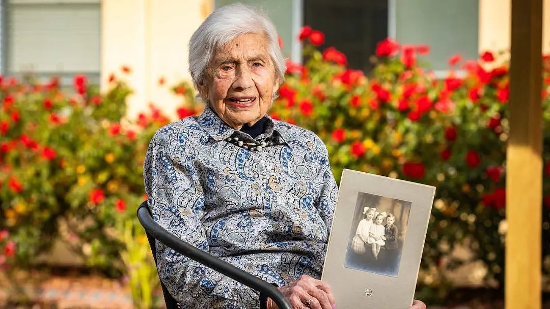 澳洲最长寿！祝她110岁生日快乐！自称e人，百岁还在开车（组图） - 1