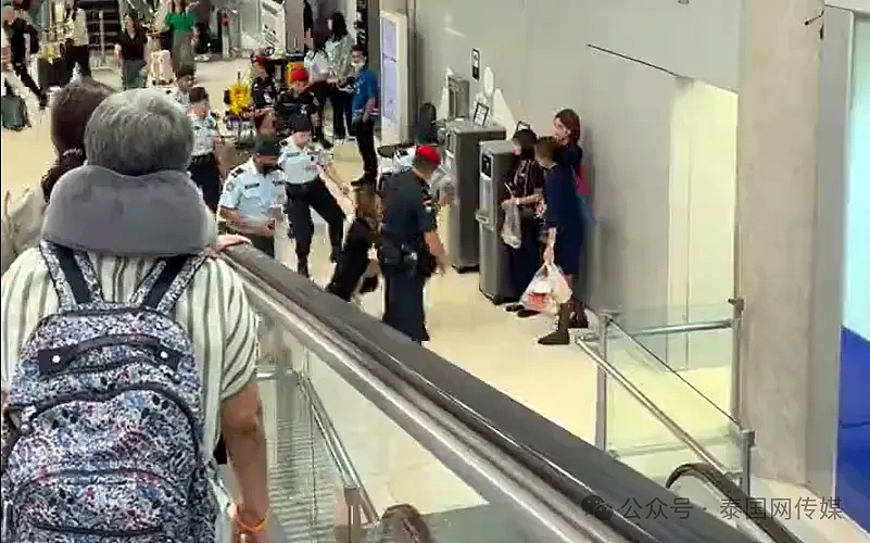 中国游客刚到泰国曼谷，在机场亲眼目睹“同胞”被捕？现场惨叫声不断？（视频/组图） - 8