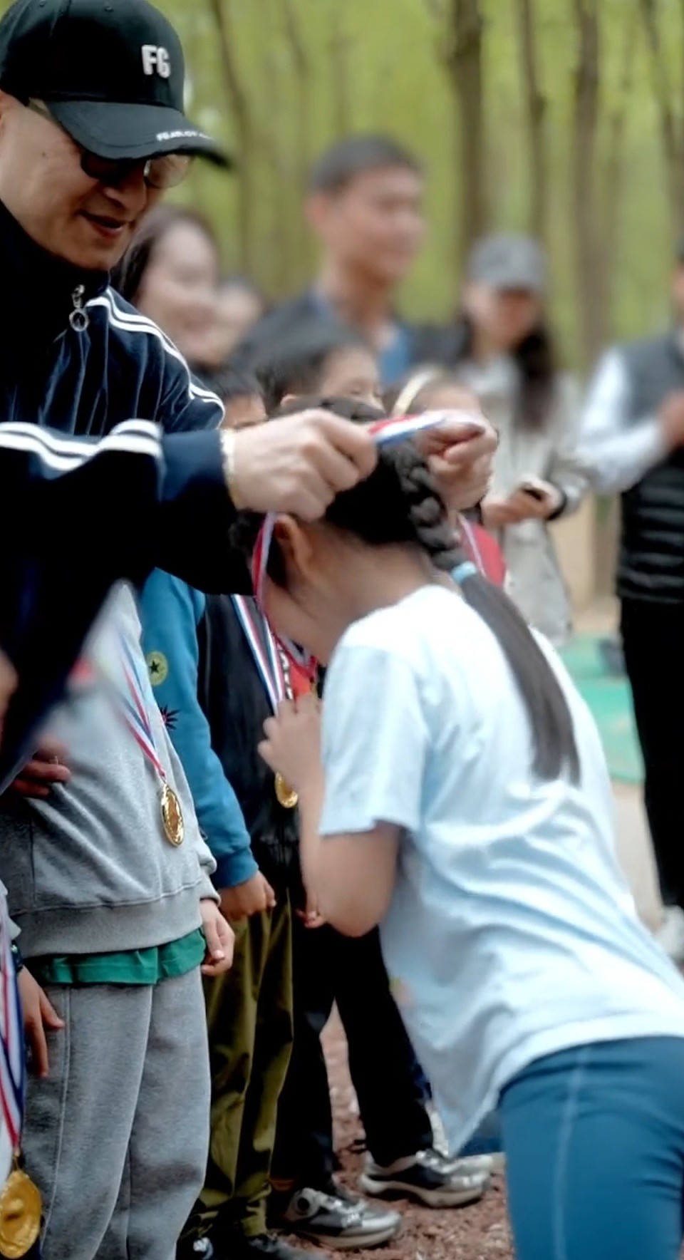 汪峰儿童节陪女儿参加运动会，8岁醒醒高清正脸出镜，不像章子怡（组图） - 14
