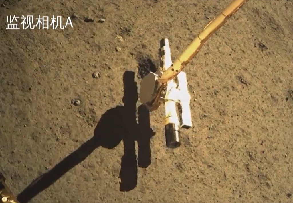 史上首次！嫦娥六号完成挖土採样任务！月球背面展开五星旗视频画面曝（视频/组图） - 7