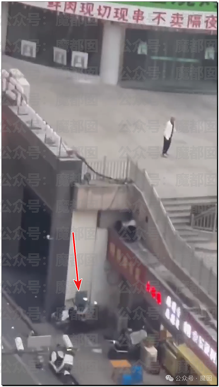 惨绝人寰！美少女跳楼后被前男友抱摔瘫+强行渡溪被冲走现场（视频/组图） - 8