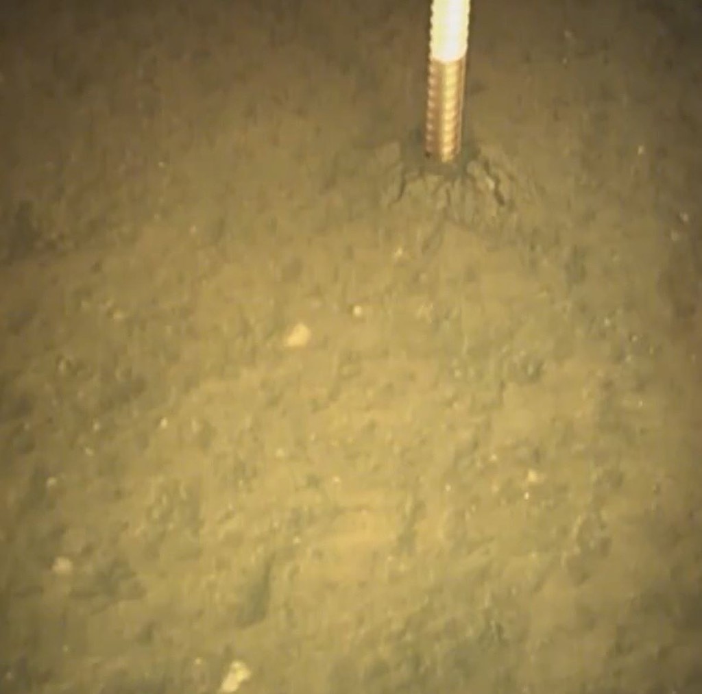 史上首次！嫦娥六号完成挖土採样任务！月球背面展开五星旗视频画面曝（视频/组图） - 6