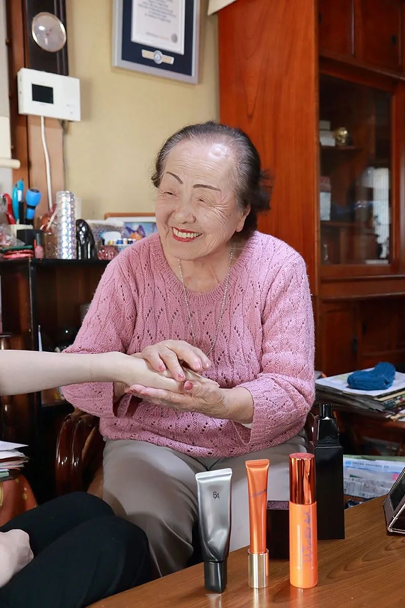 惊呆！日本老奶奶101岁还在上班，刷新吉尼斯记录，超百岁还上班的原因竟是...（组图） - 10