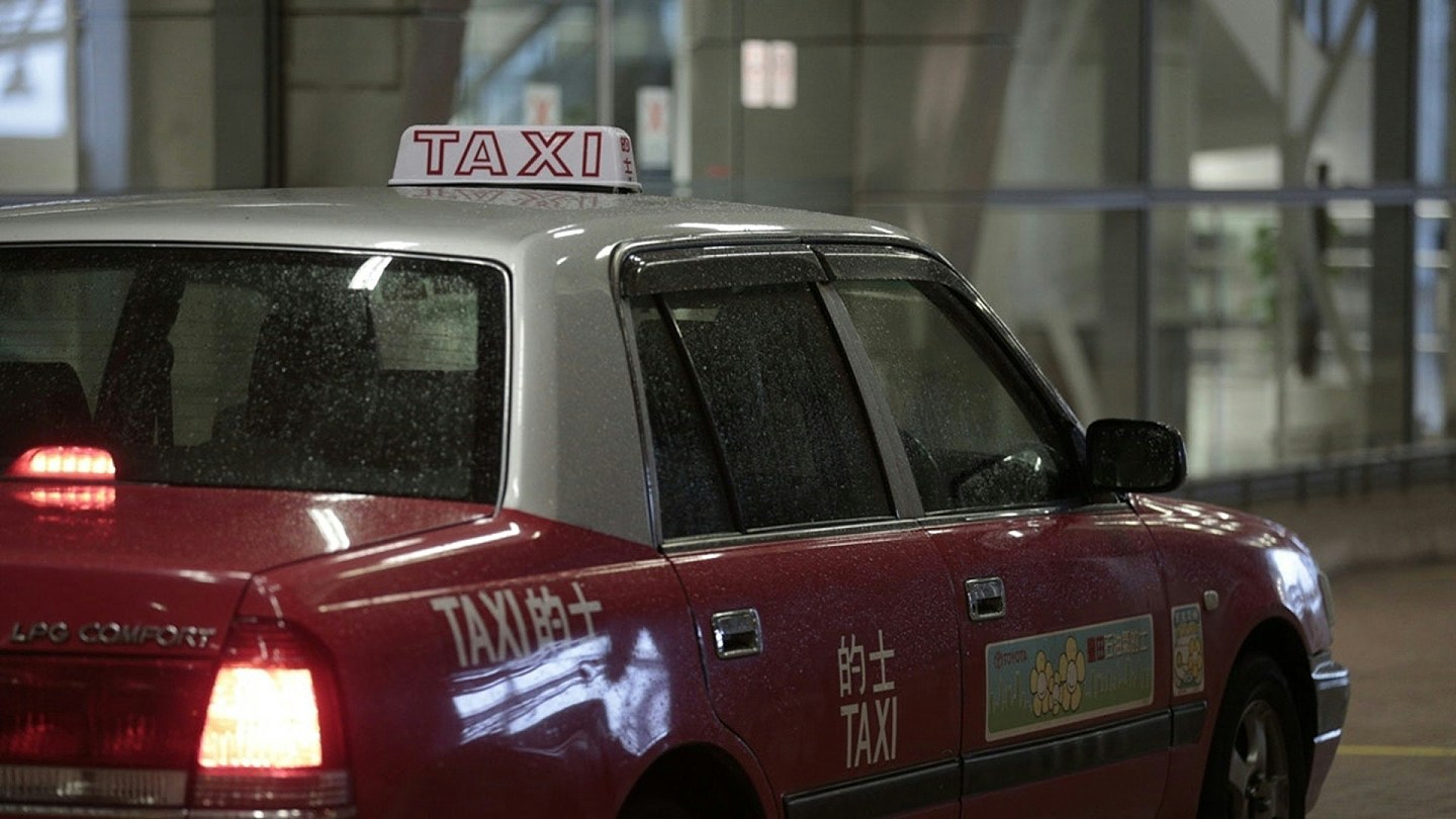 内地女香港乘的士付$1000，怒斥司机不找钱，1原因反被网民闹爆（组图） - 1