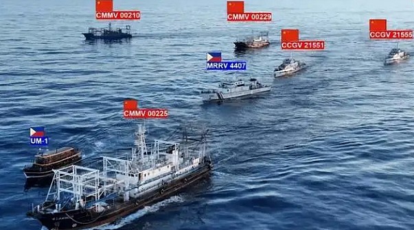 中国44船包围菲2舰！专家：北京最快10天将“出手”（组图） - 1