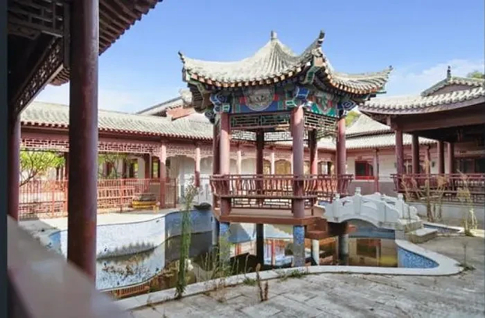 澳洲大地上，华人富豪砸5000万刀打造“中式宫殿”，月底将拍卖，只要300万？澳洲迎来30年来最糟；明年房价如何（组图） - 5