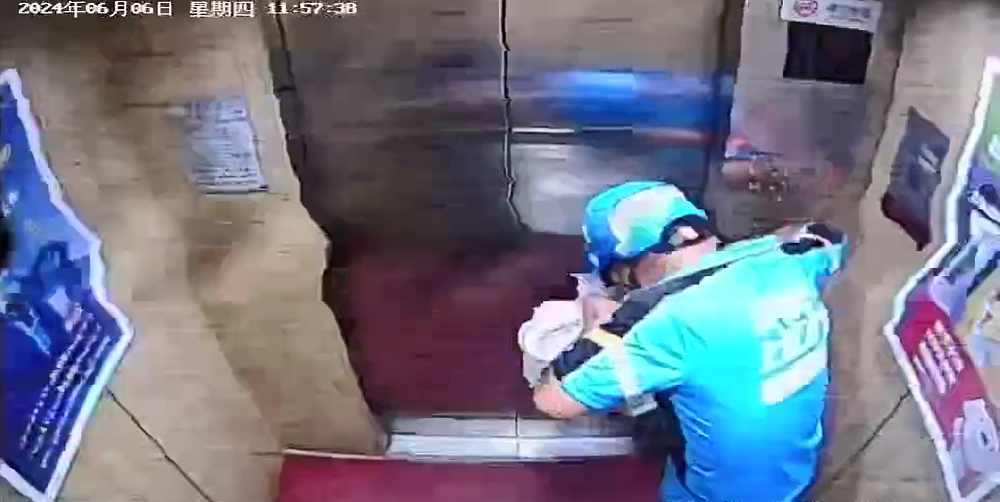 外卖员电梯内疑似两次向餐袋吐口水视频流出，律师：涉嫌寻衅滋事（视频/组图） - 2