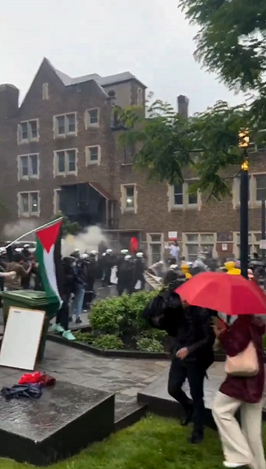 乱了！多个大学抗议爆冲突：警民互掷石头催泪弹，人群逃窜，17人被捕（组图） - 9
