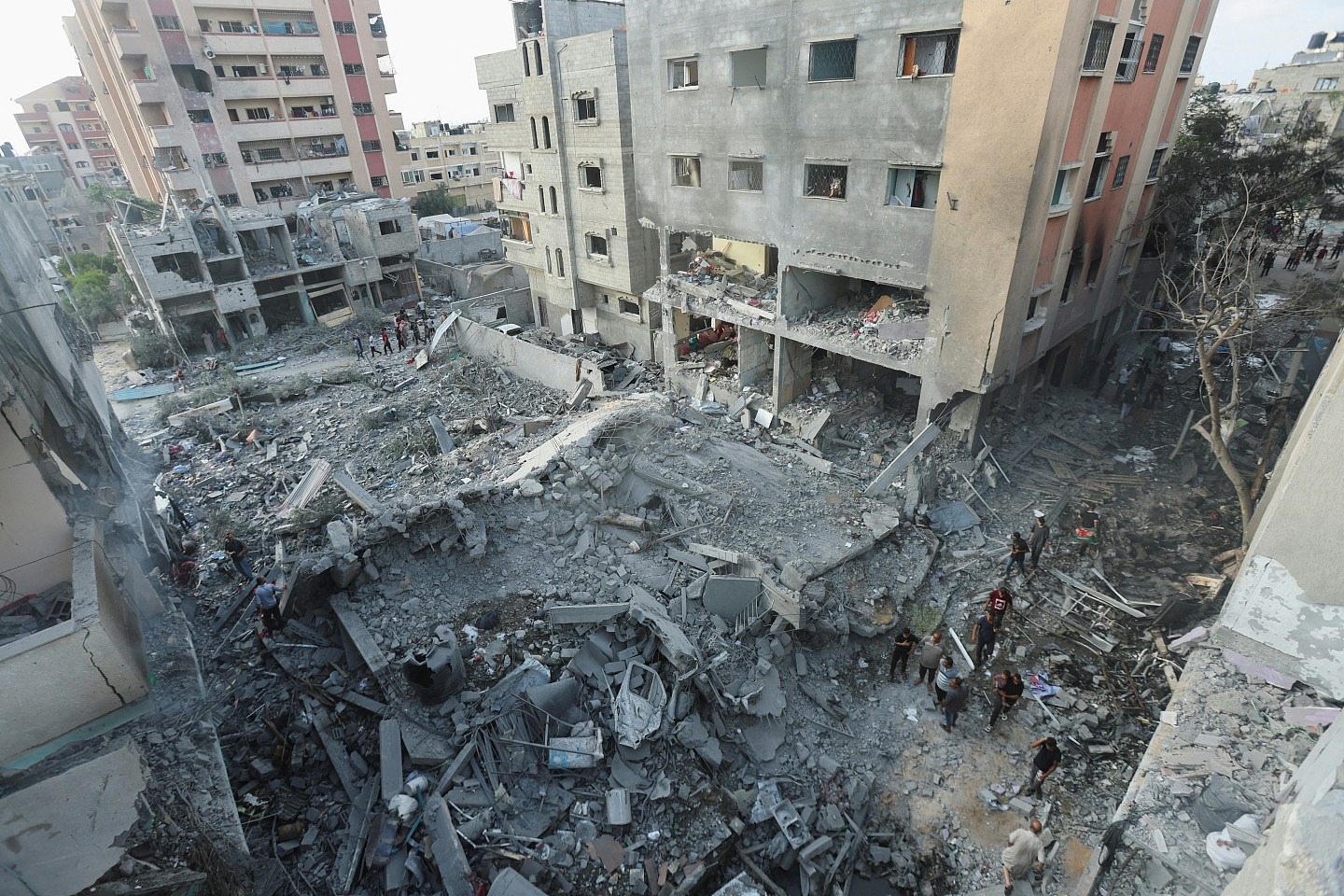 哈马斯：以军袭加沙中部难民营急增至274死，包括64儿童57妇女（组图） - 2