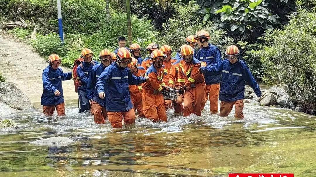 25人海南行山被困热带雨林，一45岁女性堕落死亡，其余全数获救（组图） - 1