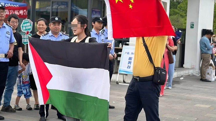 中国高考结束，多地考生展示巴勒斯坦旗帜（图） - 1