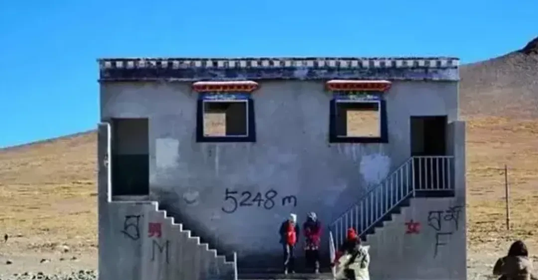 上过西藏的天空厕所，才明白什么叫一泻千里（组图） - 4