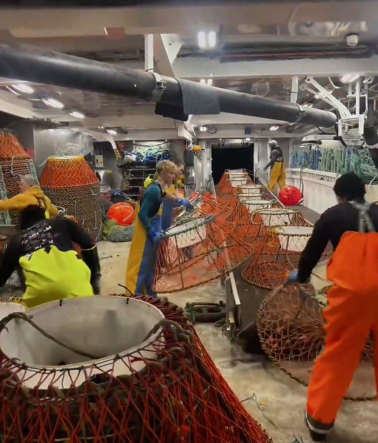 月入13万人民币！30岁贵州女登挪威捕蟹船打工，“监狱”辛酸生活无人知（视频/组图） - 8