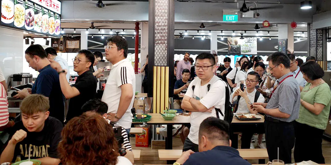 收到大量打款！中国球迷挤爆新加坡门将的椰浆饭摊，跨境单笔3500人民币，他回应了（组图） - 7