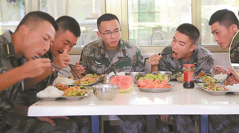 日本人说解放军没有战斗力了，理由是吃的食物太好（组图） - 11