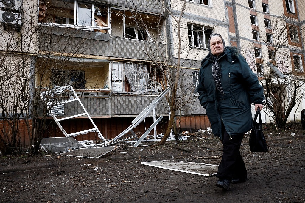 俄乌战争：乌克兰首都基辅再遭遇空袭，市长：可听见巨大爆炸声（组图） - 4