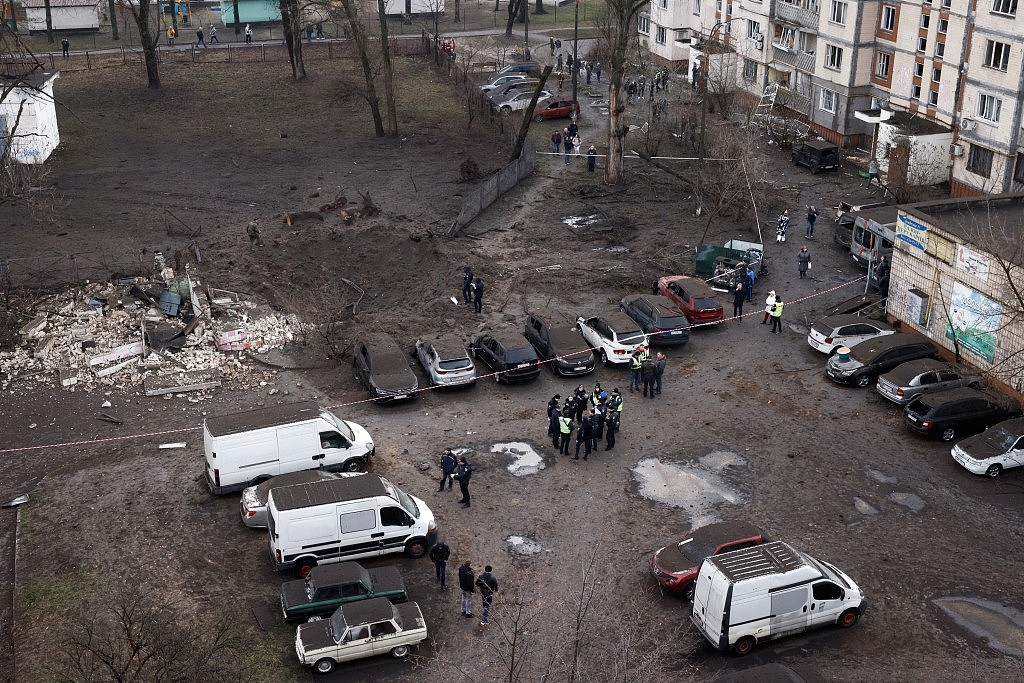 俄乌战争：乌克兰首都基辅再遭遇空袭，市长：可听见巨大爆炸声（组图） - 5