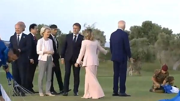 “拜登在干嘛？”G7峰会上失神乱晃！一脸呆滞，意大利总理急忙拉住他（视频/组图） - 3