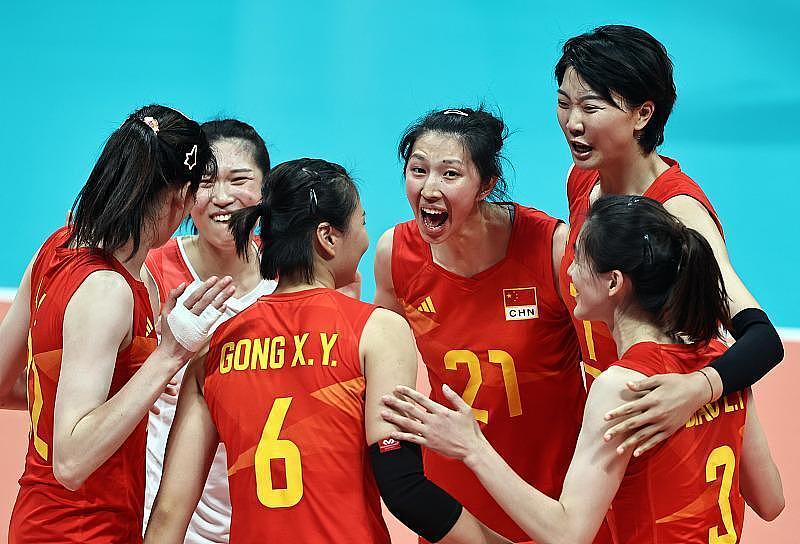 对手送礼！中国女排提前锁定奥运入场券，下个目标超越日本重夺亚洲第一（组图） - 2