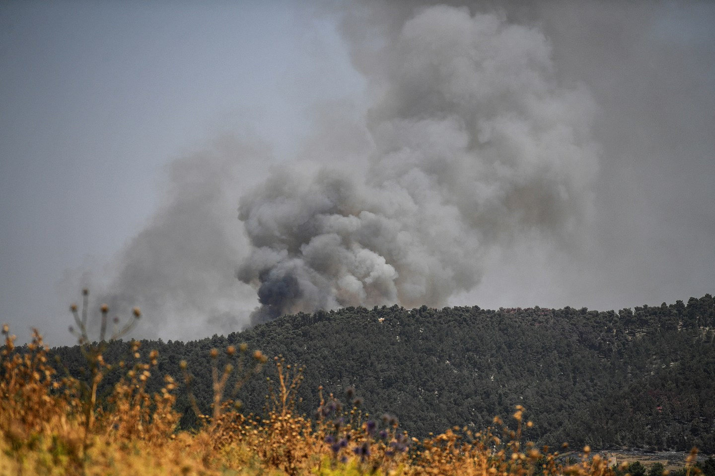 黎巴嫩真主党出动火箭弹与无人机袭以色列北部，2伤15处起火（视频/组图） - 2
