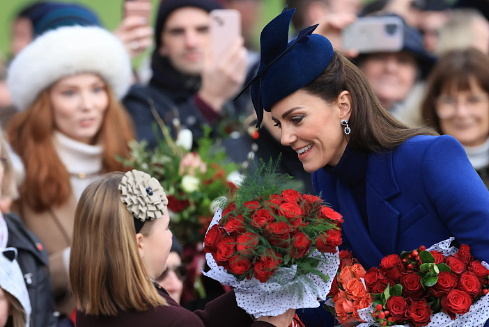视频曝光！英国凯特王妃接受癌症手术后首次公开露面，与王室成员一同参加游行，向民众挥手致意（视频/组图） - 12