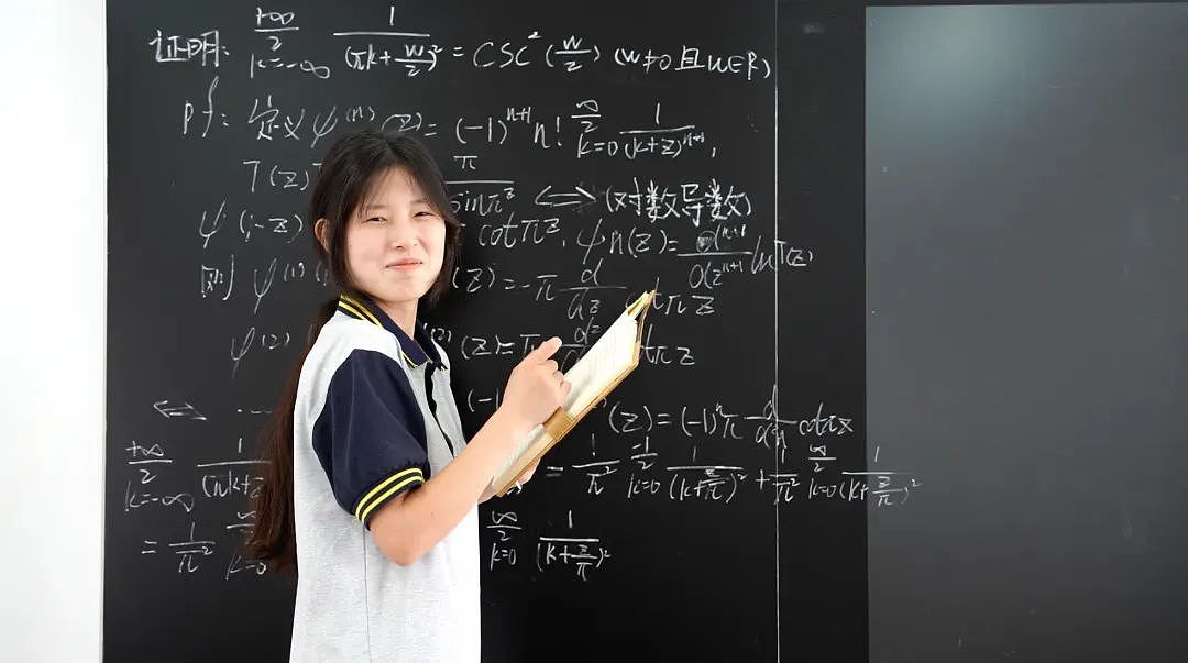热搜第一！17岁中专女生成全球数学竞赛12名，背景被扒：果然不一般…（组图） - 1