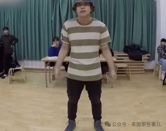 超柔韧韩国小哥：手腕能拧360°、回头不用动身体！路人看呆：橡胶成精啊？（组图） - 13