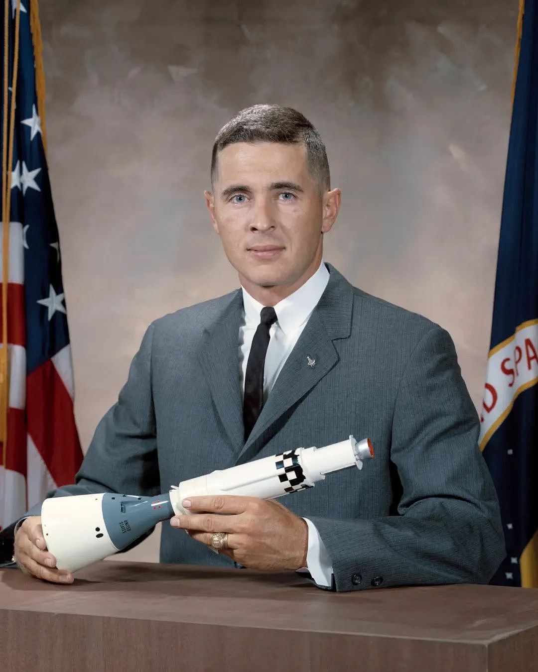 90岁的美国传奇宇航员，坠机身亡（组图） - 1