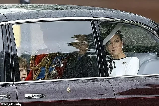 凯特王妃穿白衣现身，棱角分明表情严肃，9岁夏公主...（组图） - 2
